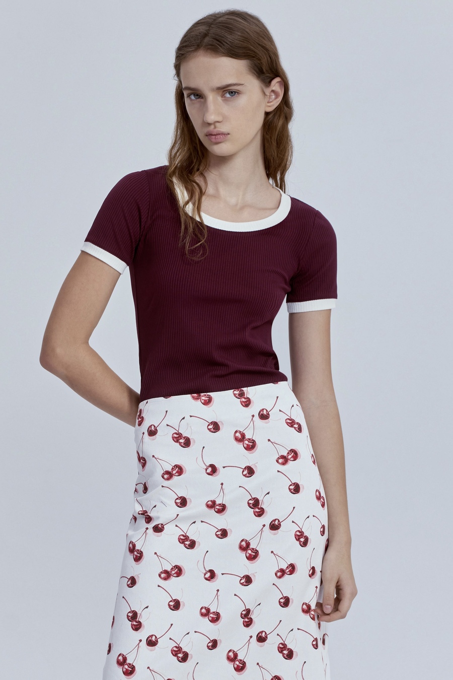 Футболка из хлопковой рибаны с контрастной отделкой, бордовый