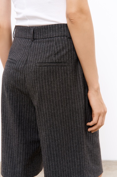 Шорты-бермуды из шерсти в полоску, серый