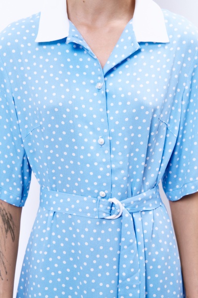Платье в горох с акцентным воротником, голубой