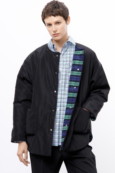 Утепленная куртка из нейлона на контрастной подкладке в клетку + шарф, чёрный