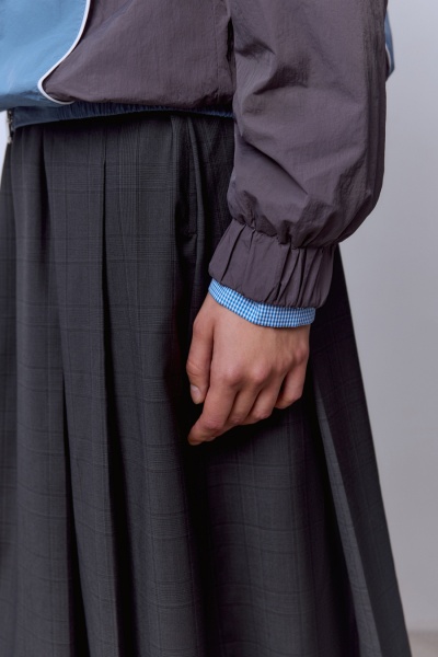 Ветровка из нейлона с контрастными вставками, серый/синий