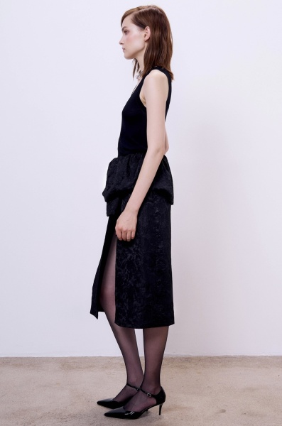 Юбка на запах с баской из жаккарда, чёрный