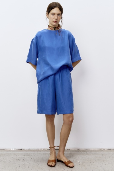 Шорты пижамного кроя из мокрого шелка, васильковый