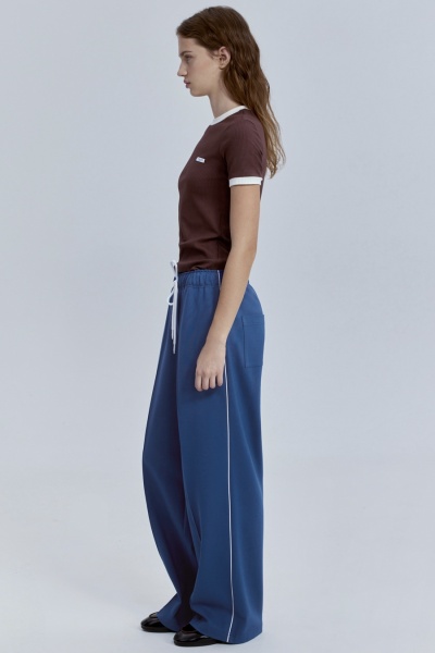 Футболка из хлопковой рибаны с контрастной отделкой, шоколад