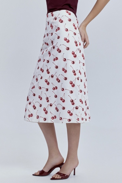 Юбка прямая из лёгкого денима с принтом «вишни», молочный