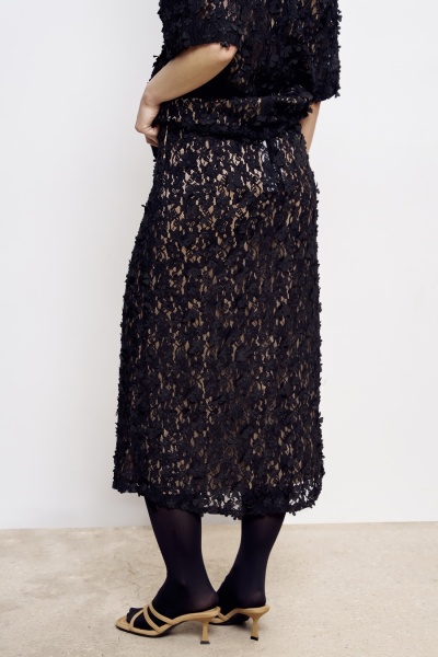 Юбка модели А-Лайн из накладного кружева цвет черный