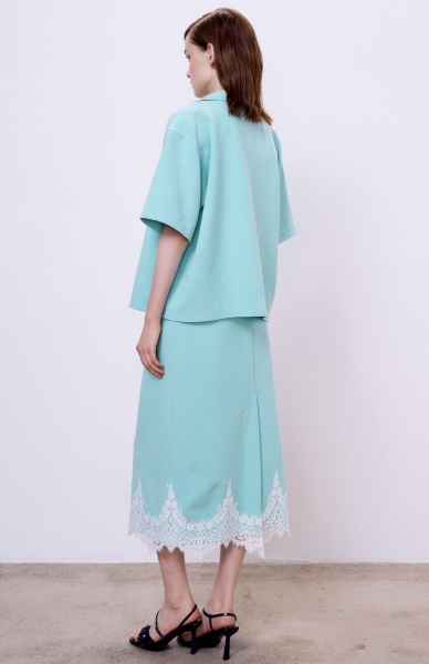 Юбка со шлицей из поливискозы с накладным кружевом, мятный