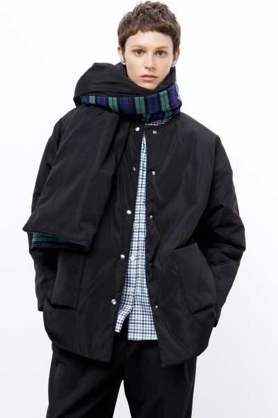 Утепленная куртка из нейлона на контрастной подкладке в клетку + шарф, чёрный
