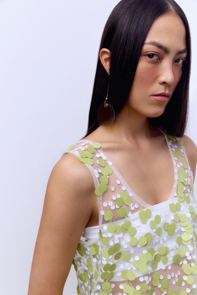 Топ из сетки с крупными пайетками, зелёный