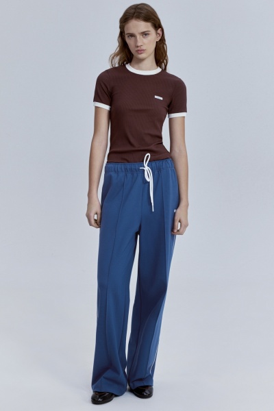 Футболка из хлопковой рибаны с контрастной отделкой, шоколад