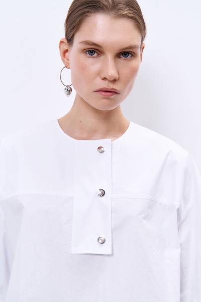 Топ из итальянского вареного хлопка на кнопках, белый