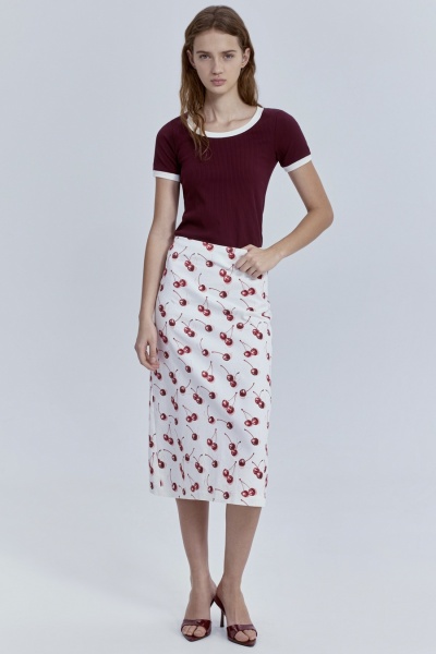 Юбка прямая из лёгкого денима с принтом «вишни», молочный