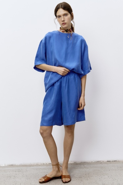 Шорты пижамного кроя из мокрого шелка, васильковый