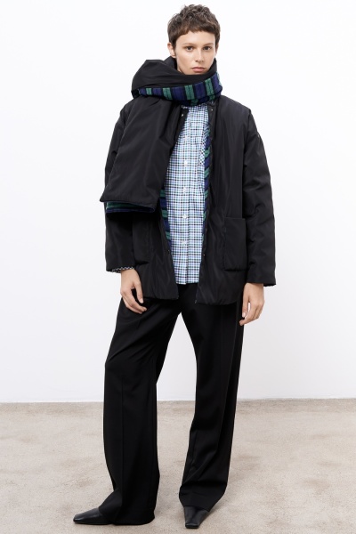 Утепленная куртка из нейлона на контрастной подкладке в клетку + шарф, чёрный