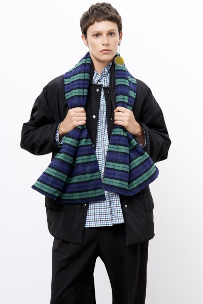 Утепленная куртка из нейлона на контрастной подкладке в клетку + шарф, чёрный