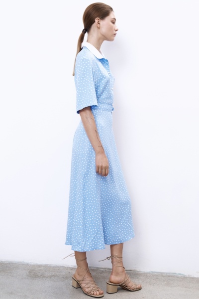 Платье в горох с акцентным воротником, голубой